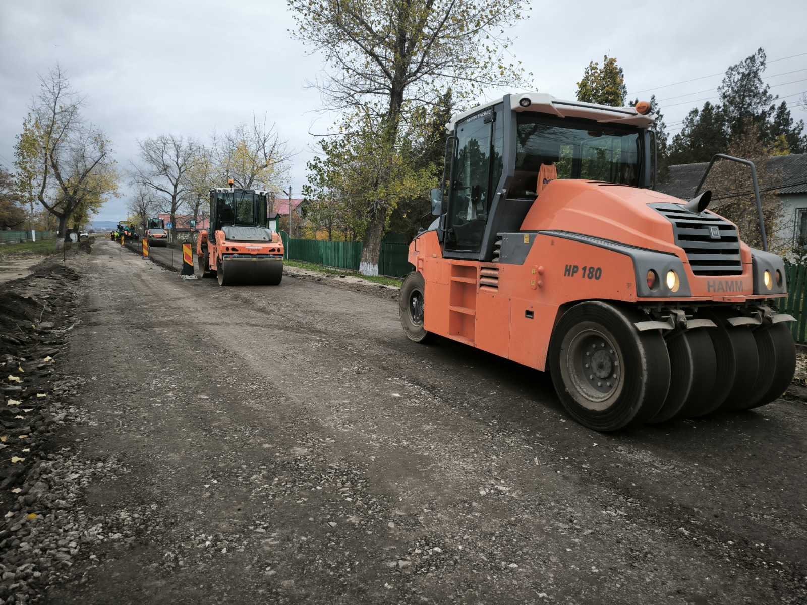 Poza stire Reparație capitală prin asfaltarea unei porțiuni de drum