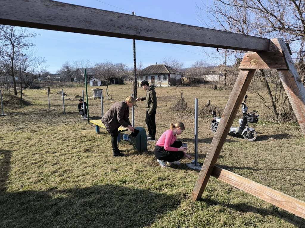 Lucrări de amenajare a terenului de joacă din s. Vadul-Leca